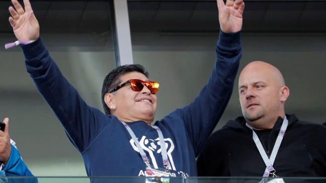 Maradona criticó a Sampaoli y dijo que jugando así "no puede volver a Argentina"