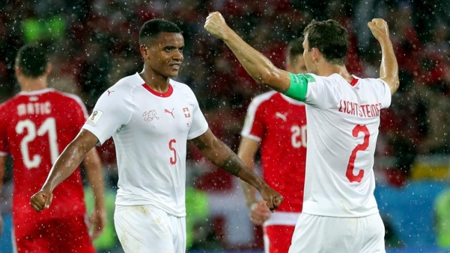 Suiza lo dio vuelta ante Serbia con un gol en la agonía y alcanzó el liderato del Grupo E