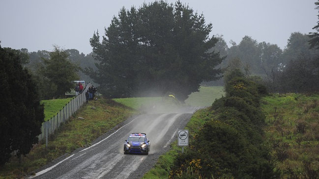 Competidores lucieron sus vehículos en el Shake Down del Gran Premio de Frutillar de Rally Mobil