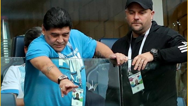 Maradona fue atendido en el estadio por descompensación en partido de Argentina
