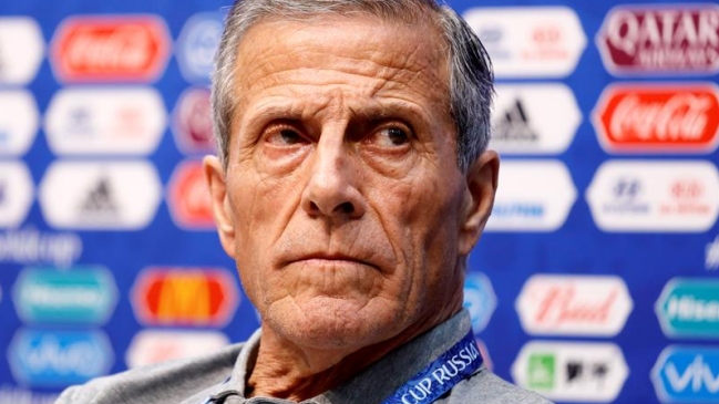 Oscar Tabárez encendió la polémica: Nunca ganamos un partido con Pitana de árbitro