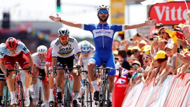 Fernando Gaviria celebró en la primera etapa del Tour de Francia