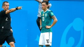 Padre de Mesut Ozil le sugirió a su hijo renunciar a la selección alemana