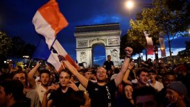 Las efusivas celebraciones en París tras la clasificación de Francia a la final de Rusia 2018