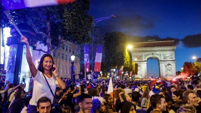 Triunfo de "les bleus" en el Mundial puede sumar dos mil millones de euros a la economía de Francia