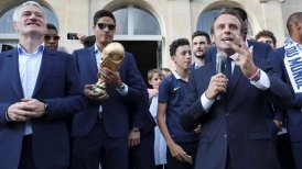 Oposición francesa criticó a Macron por "acaparar" la celebración del Mundial
