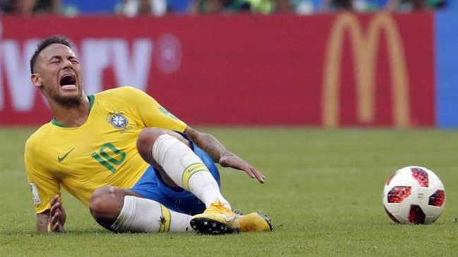 Neymar se rió de las críticas por sus simulaciones con un viral en redes sociales