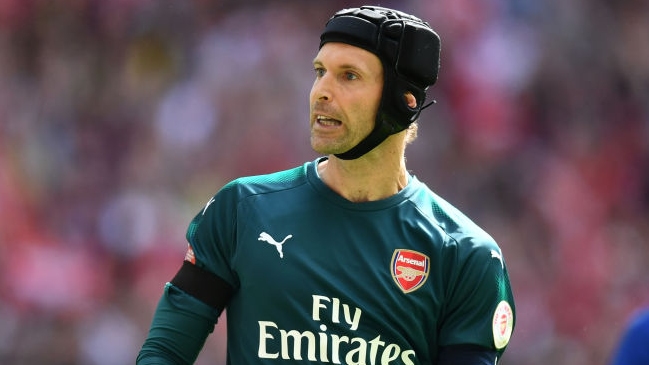 El trabajado físico de Petr Cech en Arsenal fue motivo de diversos comentarios en redes sociales