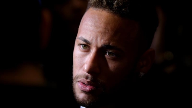 Neymar defendió su estilo: No puedo decirle al rival "mi amor, ¿me da permiso?"