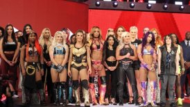 ¡Histórico! WWE anunció un evento exclusivo para la división femenina