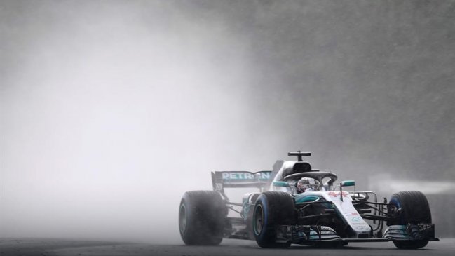 Lewis Hamilton ganó la pole del Gran Premio de Hungría bajo una intensa lluvia