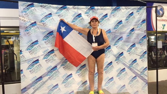 Eliana Busch logró una nueva medalla de oro y récord continental en Panamericano Master de Natación