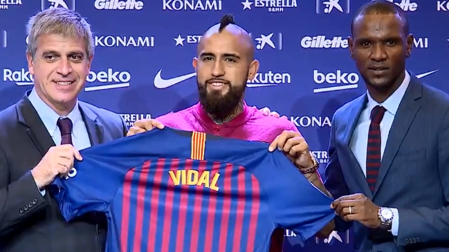 Arturo Vidal es presentado como nuevo jugador de FC Barcelona en el Camp Nou