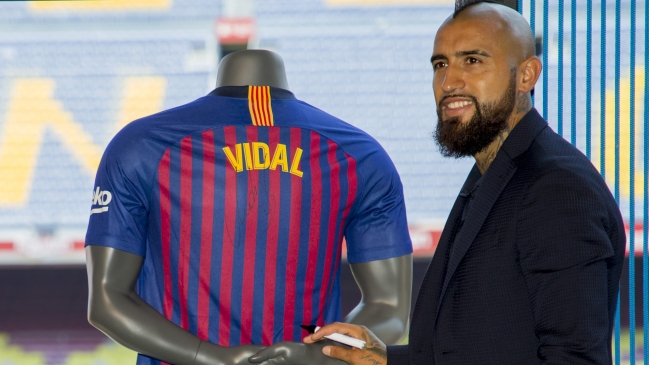 FC Barcelona regala una camiseta firmada de Arturo Vidal