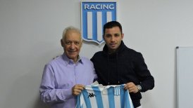Eugenio Mena firmó su contrato en Racing Club