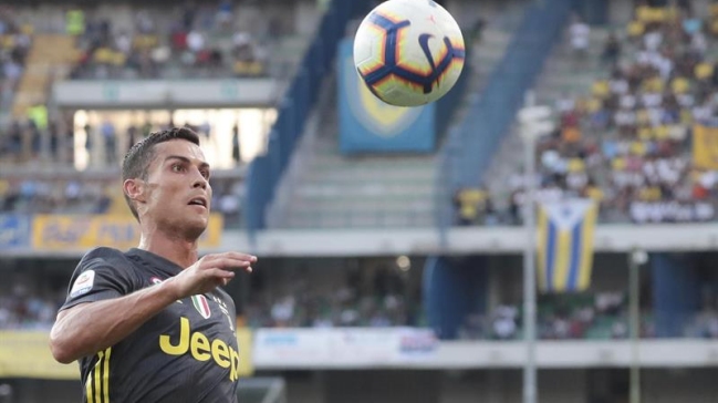 Arquero de Chievo Verona quedó con fractura nasal luego de chocar con Cristiano