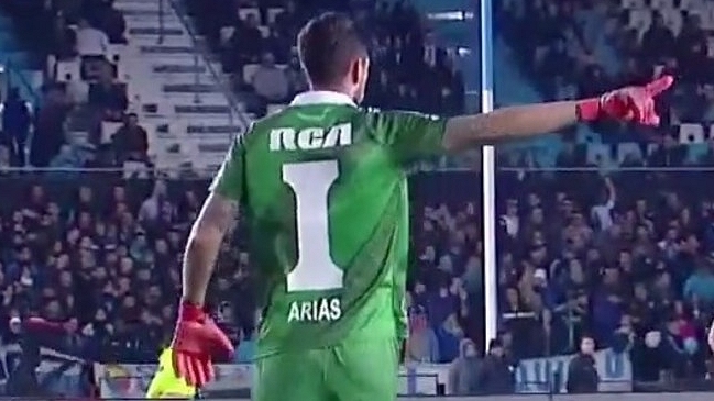 ¿Por qué Gabriel Arias lució un extraño número 1 en el partido con Vélez?