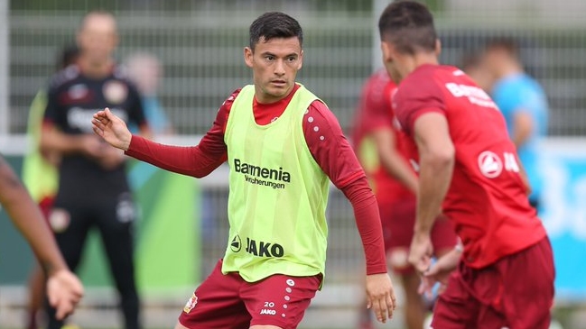 Charles Aránguiz dio cuenta de su buen ánimo tras volver a las prácticas con Bayer Leverkusen