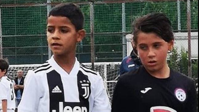Hijo de Cristiano marcó cuatro goles mientras su padre enfrenta críticas por la sequía