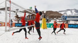 Team Chile de voleibol playa cambió la arena por la nieve