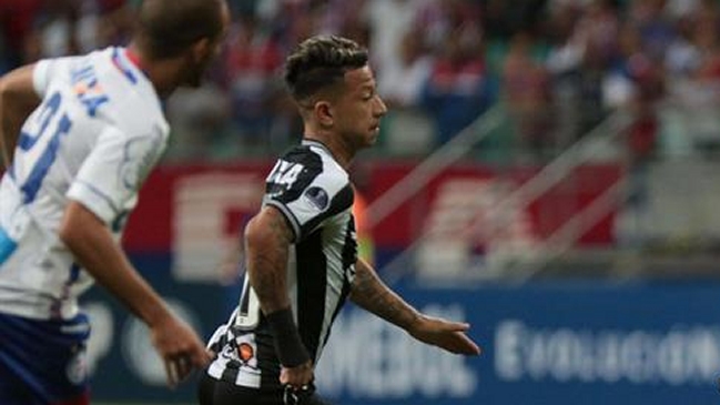 Leonardo Valencia salió lesionado del duelo entre Bahía y Botafogo por Copa Sudamericana