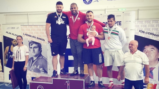 Yasmani Acosta logró la medalla de oro en el Grand Prix de lucha de Rumania
