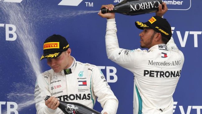 Lewis Hamilton y la orden de Mercedes a Bottas: Intentamos ganar como equipo