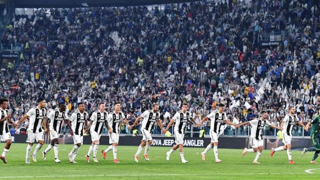 La liga italiana sancionó a Juventus por cánticos racistas en el duelo con Napoli