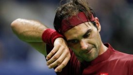 Federer comenzó su defensa del título en Shanghai con exigido triunfo sobre Medvedev