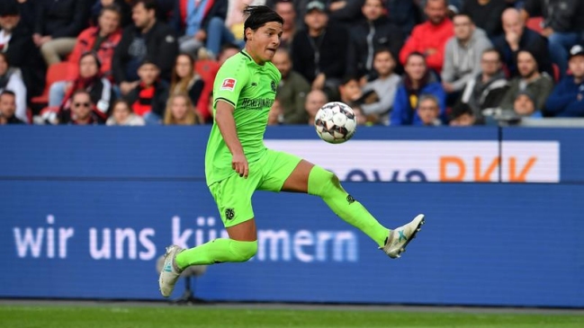 Hannover con Miiko Albornoz igualó ante Bayer Leverkusen por la Bundesliga