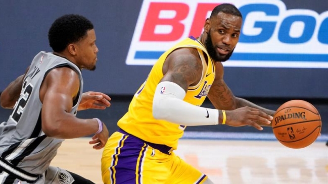 San Antonio Spurs frenó a Los Angeles Lakers de LeBron James en la NBA