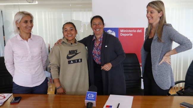 Ministra del Deporte anunció que la gimnasta Makarena Pinto mantendrá su beca Proddar