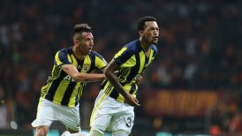 Mauricio Isla estuvo presente en empate de Fenerbahce ante Galatasaray en el clásico turco