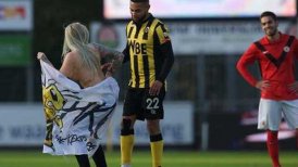 Insólito: Club holandés contrató a una stripper para distraer, pero perdió por goleada