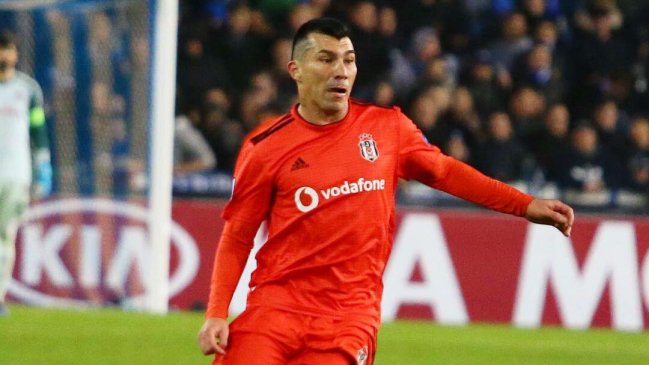Medel y Besiktas lamentaron un empate con Genk que complicó sus opciones en la Europa League