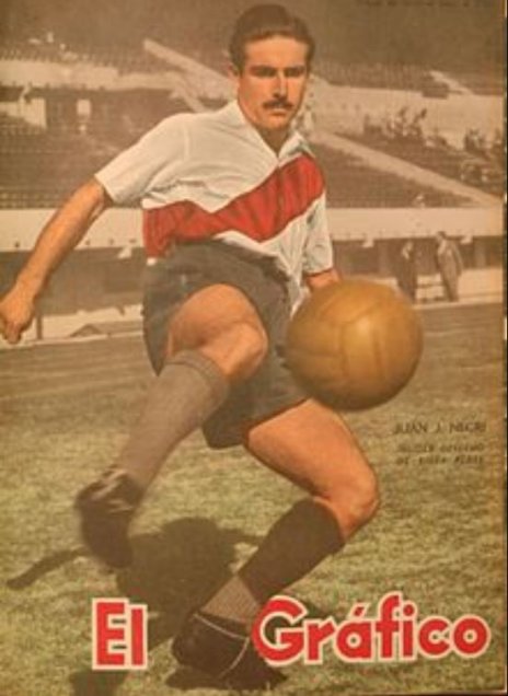 Juan José Negri, delantero argentino. River: 1949.
