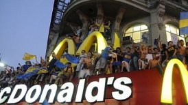 "Nos van a romper todo": El lamento del McDonald's en el Obelisco por final Boca-River