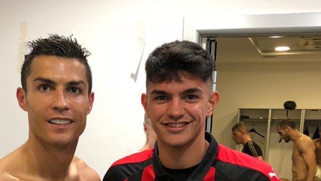 Foto de un juvenil con Cristiano Ronaldo dejó en evidencia a un desnudo Chiellini