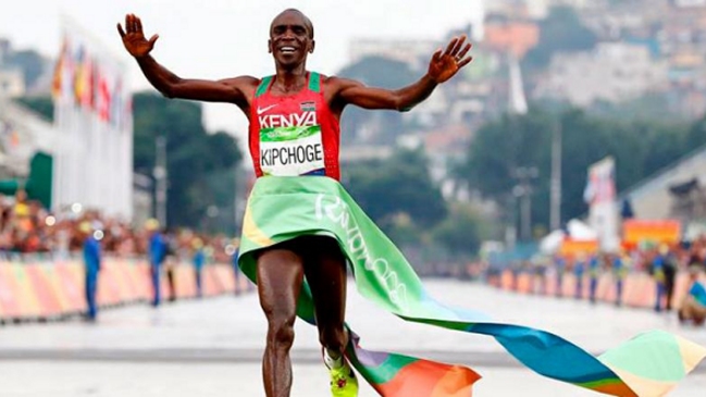 Récord mundial de maratón Eliud Kipchoge es candidato al mejor atleta del año