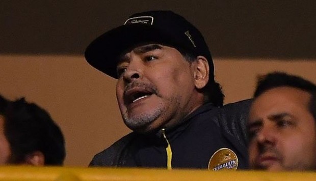 Descontrol total: Maradona se fue a los golpes con hinchas rivales tras caída de Dorados