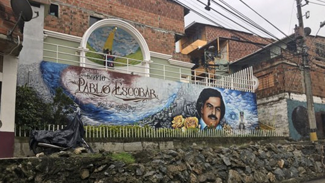 Club español colabora con un equipo del barrio de Pablo Escobar