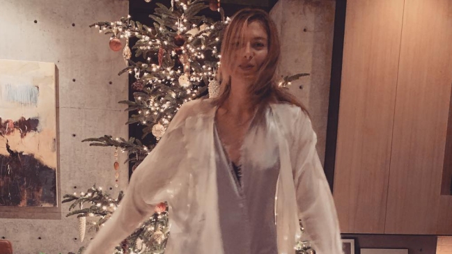 Maria Sharapova se llenó de elogios por recibir en pijama el regalo navideño