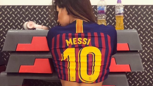 Modelo brasileña demostró su fanatismo por FC Barcelona y se tatuó a Lionel Messi