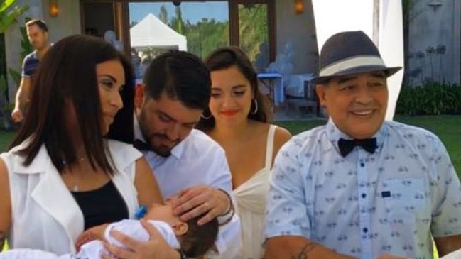 Diego Maradona asistió al bautizo de su nieto luego de ser internado el viernes
