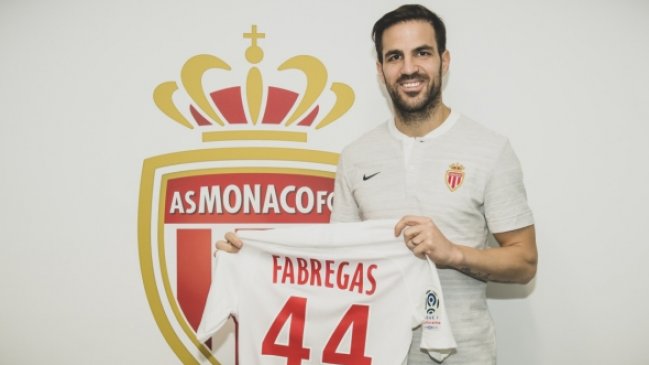 Cesc Fábregas fue oficializado como nuevo jugador de AS Mónaco