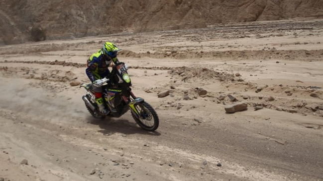 Lorenzo Santolino, revelación del Dakar en motos, abandonó por fuerte caída
