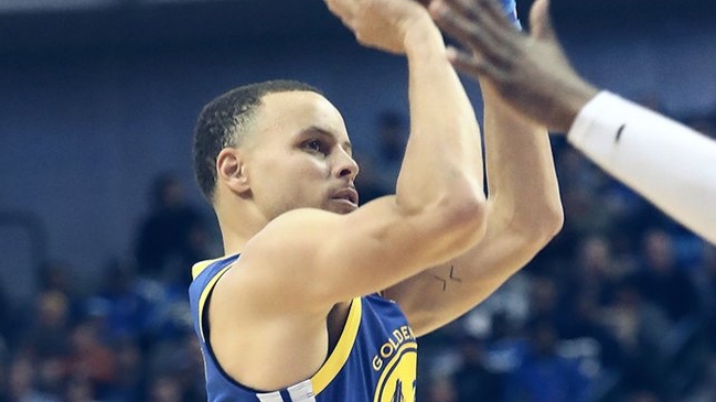 Stephen Curry se exhibió con 48 puntos en triunfo de Golden State sobre Dallas Mavericks