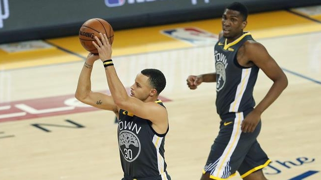 Stephen Curry logró marca de triples en nueva victoria de Golden State Warriors