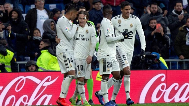 Real Madrid venció a Sevilla en un duelo clave y no se baja de la lucha en la liga española