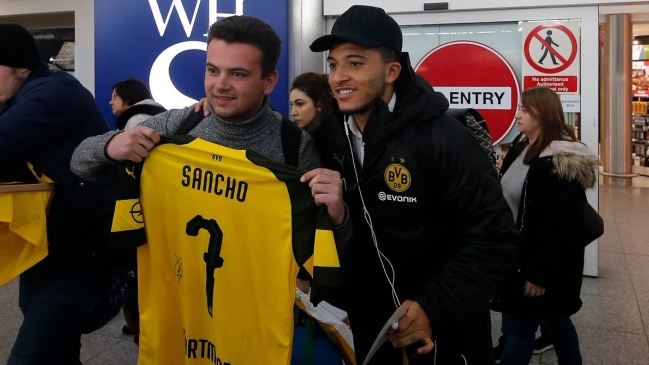El joven Jadon Sancho olvidó pasaporte en su casa y retrasó vuelo de Borussia Dortmund